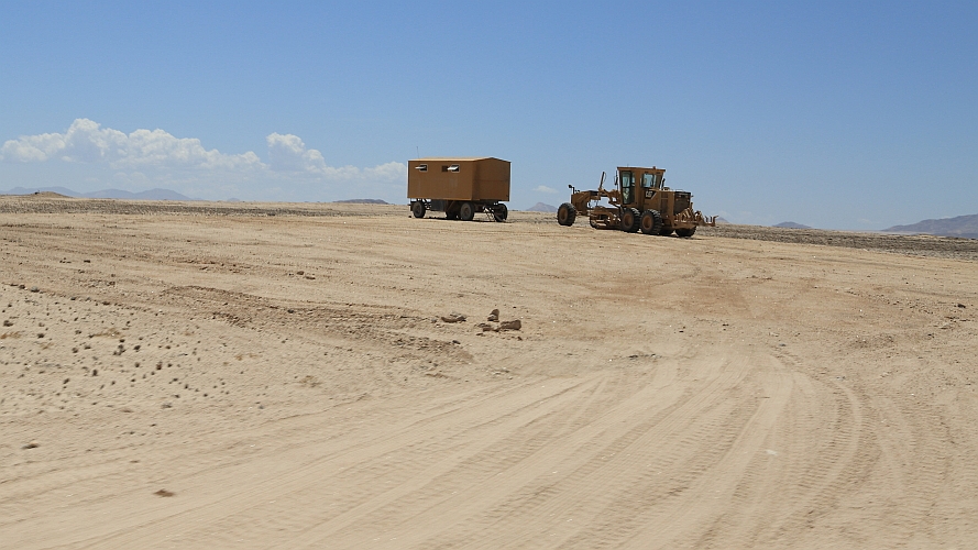 _17C1080 Road gradng crew.JPG